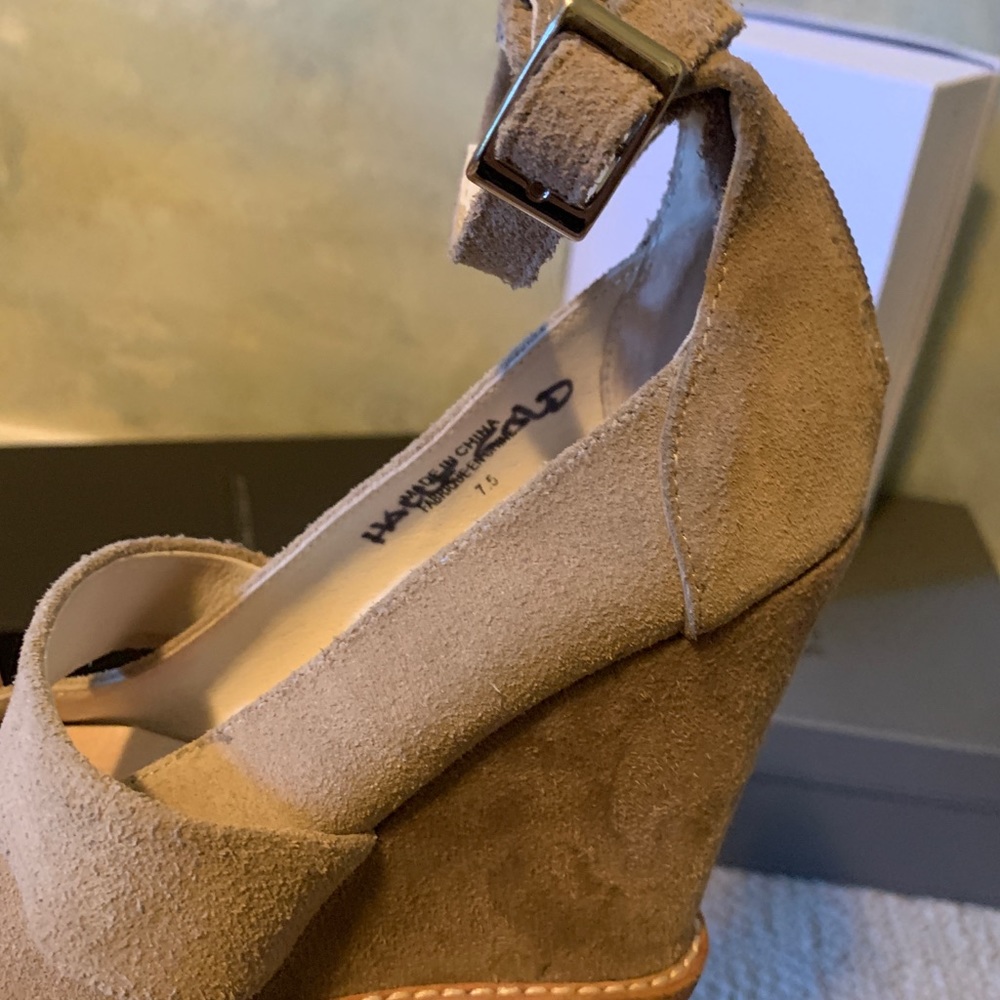 Jeffrey Campbell Wedge Heels - Picture 4 of 6